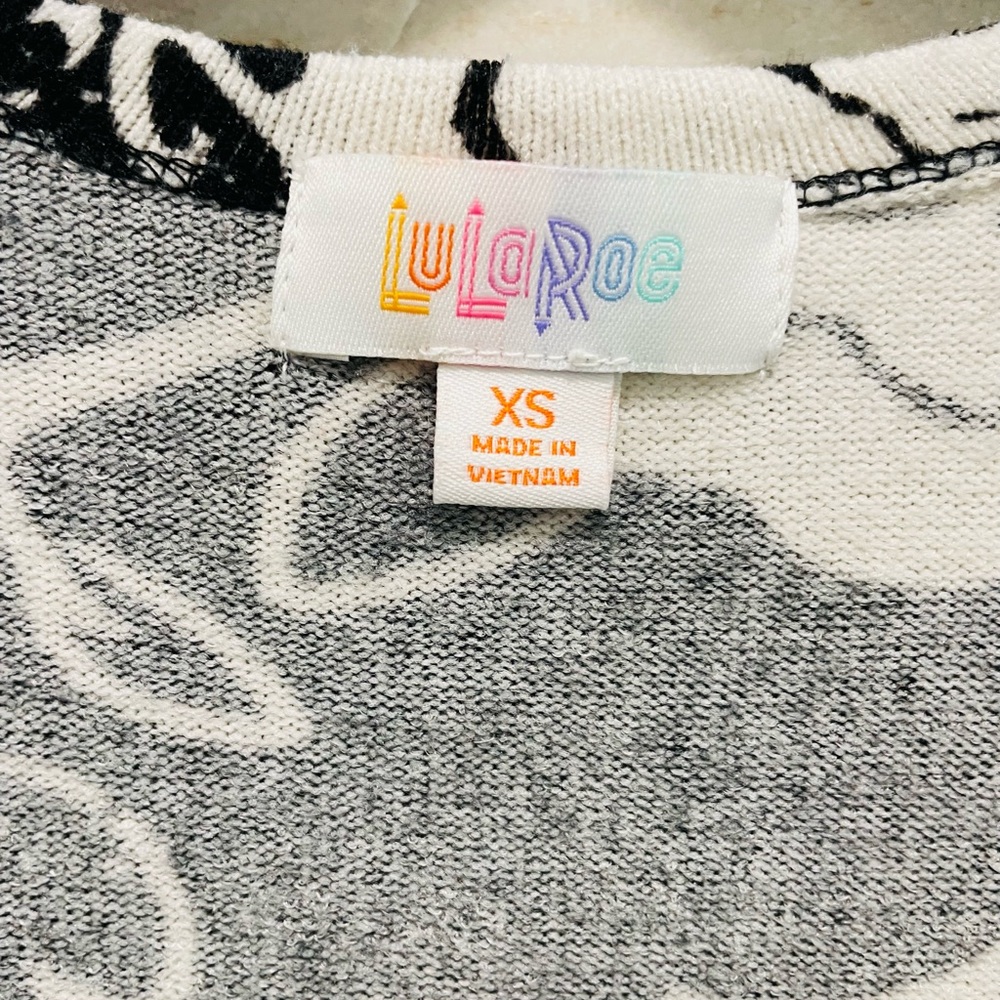 🌸 LuLaRoe Black & White Floral Longline Cardigan – Size XS - Picture 6 of 12